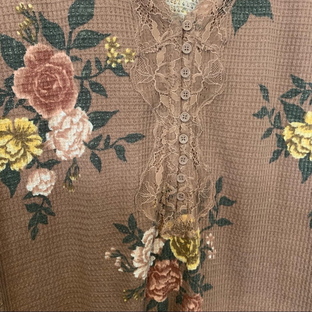 ๐ torrid Waffle Lace Detail Blouse - Picture 8 of 14